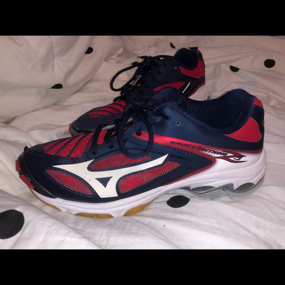 Volleyball shoes- Mizuno wave z3
